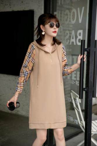 秋装新款上市：罗马针织拼格休闲连衣裙M一XXL，女装连衣裙，拉思维加丝