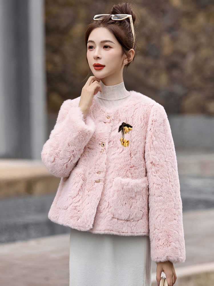 （现货）新中式皮毛两面穿配胸花设计感百搭外套女,女装棉衣/棉服,韩蔻秀