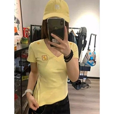 奶黄色