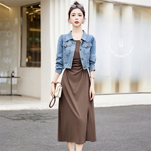 洋气减龄套装女2023秋季新款高级感气质牛仔外套吊带连衣裙两件套图片