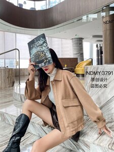 奥羊绒小短款外套图片