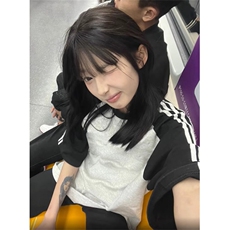 黑袖拼白灰