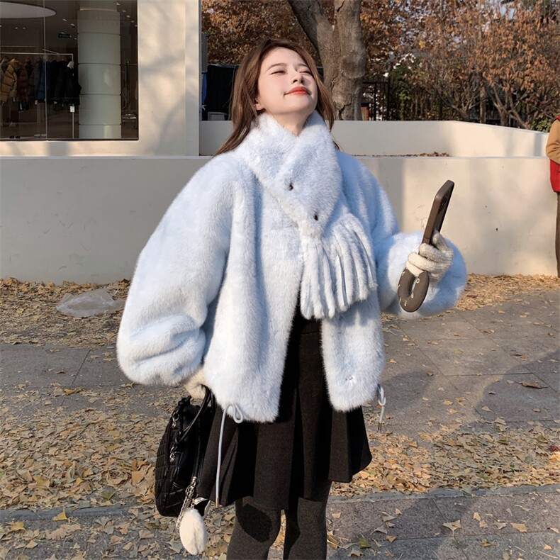 蓝色圆领皮毛一体羊羔毛厚外套女秋冬超火好看高级小众短加绒棉服,女装短外套,2C151