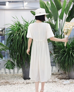 【现货】夏季新款纯色泡泡袖珍珠链条超仙连衣裙图片