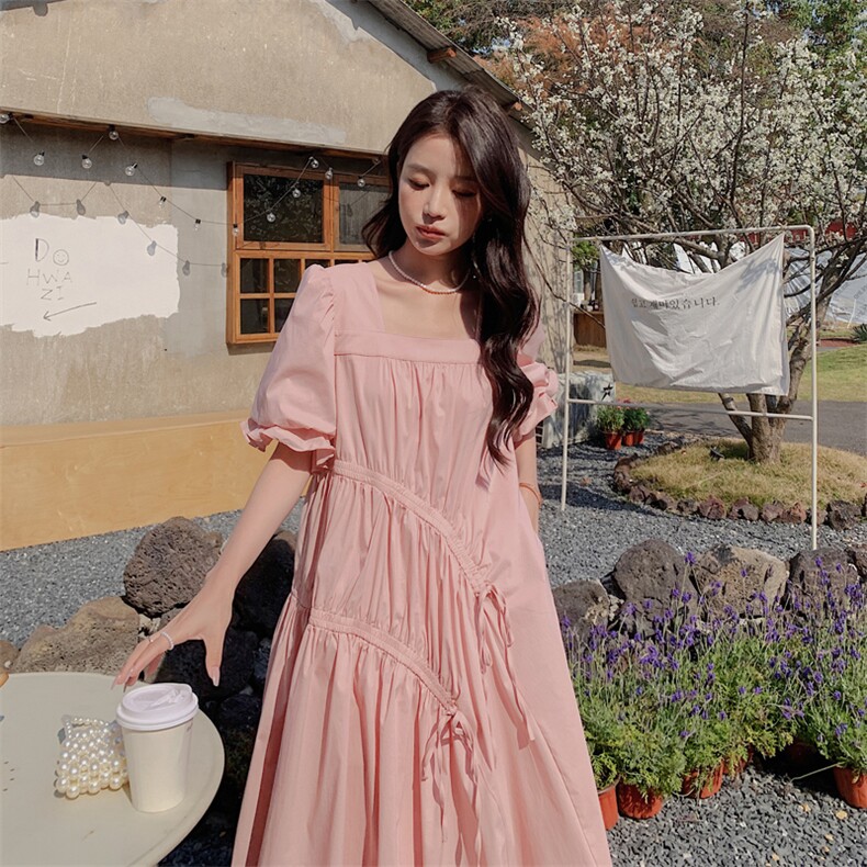 小众连衣裙女2023年夏季新款法式褶皱方领泡泡袖绑带甜美粉色裙子,女装连衣裙,辉之琳