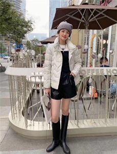 冬季羽绒服图片