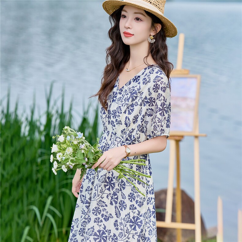 2026夏季V领泡泡袖连衣裙，系带收腰显瘦，透气亲肤，清爽雅致,女装连衣裙,米莱