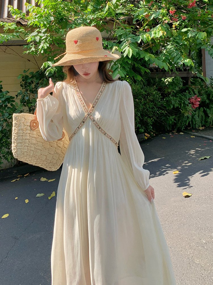 米白色法式v领连衣裙女2025夏季新款浪漫度假风气质超仙仙女长裙,女装连衣裙,韩蜜菓