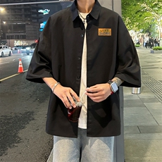 黑色
