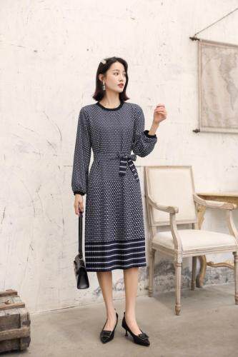 冬季新品定制的面料花型，女装，荷塘月色