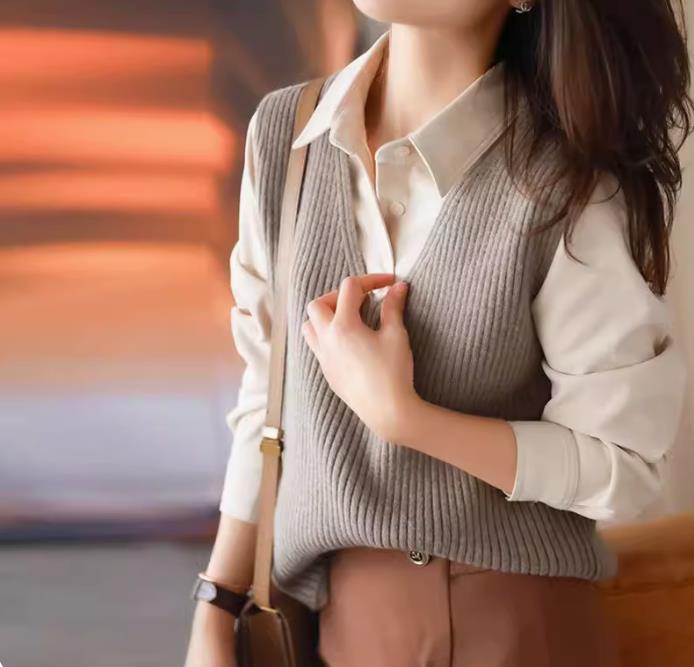 叠穿V领针织衫马甲背心女秋季时尚纯色外搭宽松无袖毛衣坎肩上衣,女装马甲,洁纯羊绒