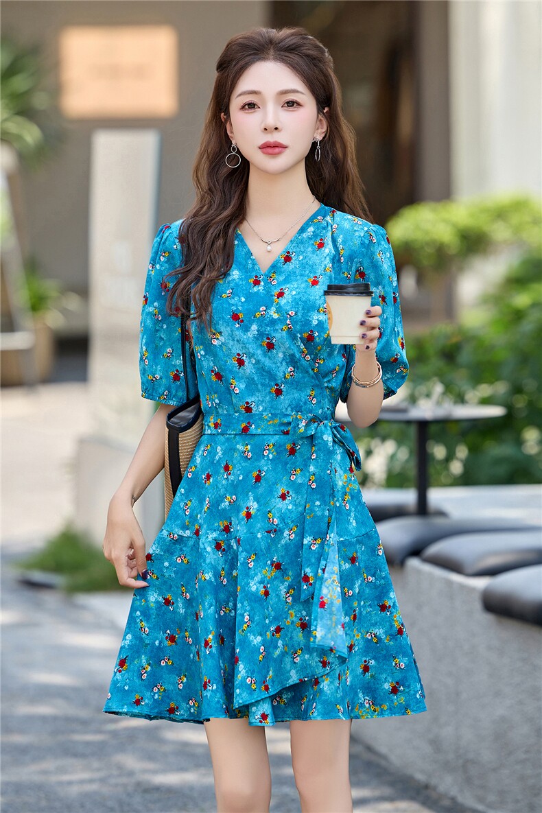 女夏2025新款气质浪漫收腰显瘦v领法式碎花一片式连衣裙,女装连衣裙,卡杰菲