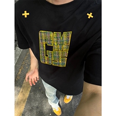 黑色