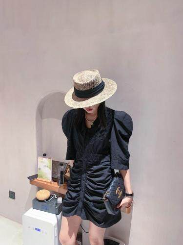 木耳边打皱连衣裙，女装连衣裙，last name