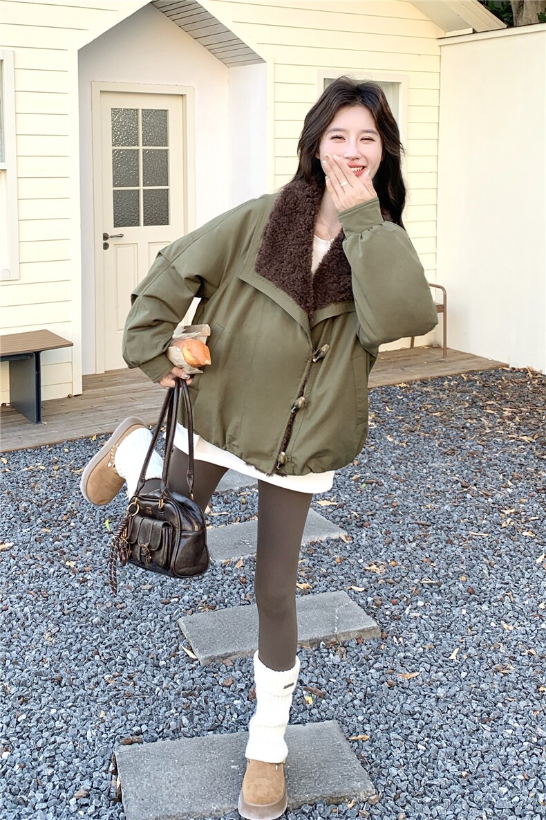 军绿色复古工装羽绒服女冬季2025新款白鸭绒内胆羊羔毛拼接派克服,女装羽绒服,2C159