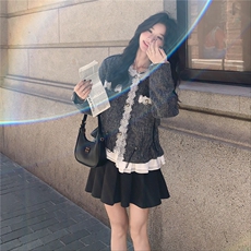 深灰色