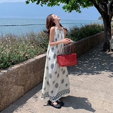 复古碎花度假风吊带连衣裙女2025夏季新款法式桔梗茶歇显瘦长裙子，女装连衣裙，浙宝301