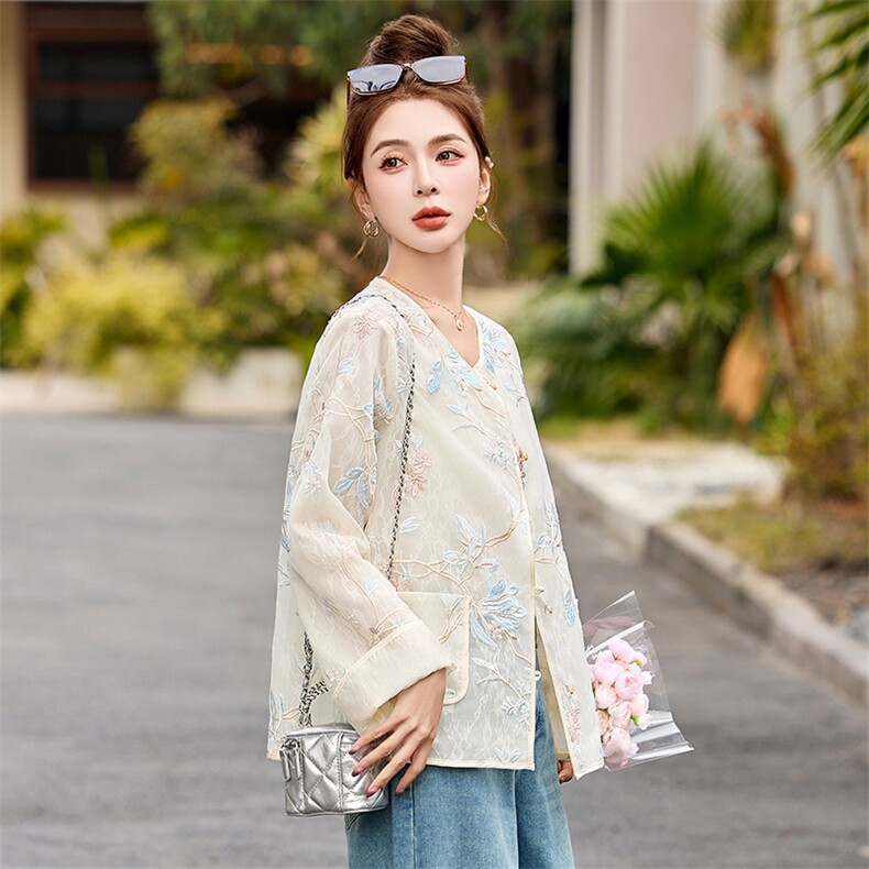 新中式国风春夏薄款外套女小个子轻奢高级感小香风刺绣开衫防晒衣,女装短外套,蓝诺裳
