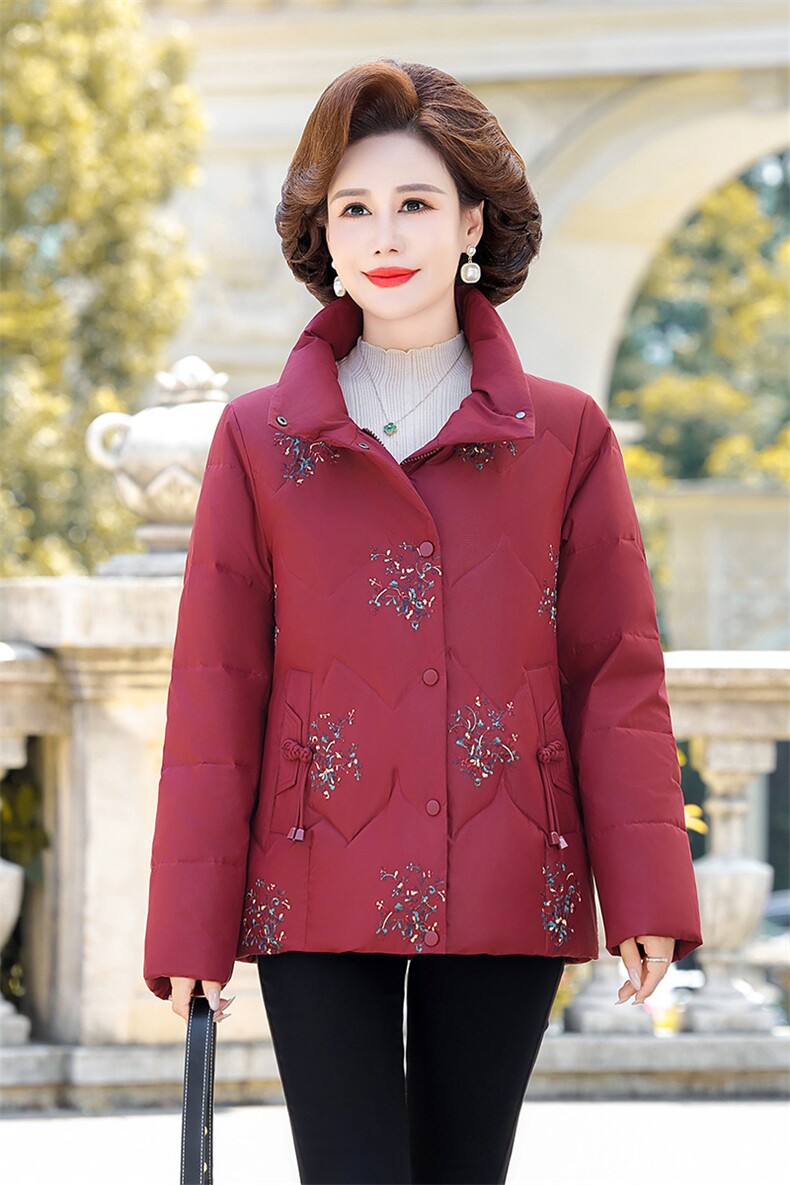 中年妈妈冬装短款羽绒服2026新款中老年女装冬季刺绣白鸭绒外套,男装羽绒服,电商B212（原钱塘6029）