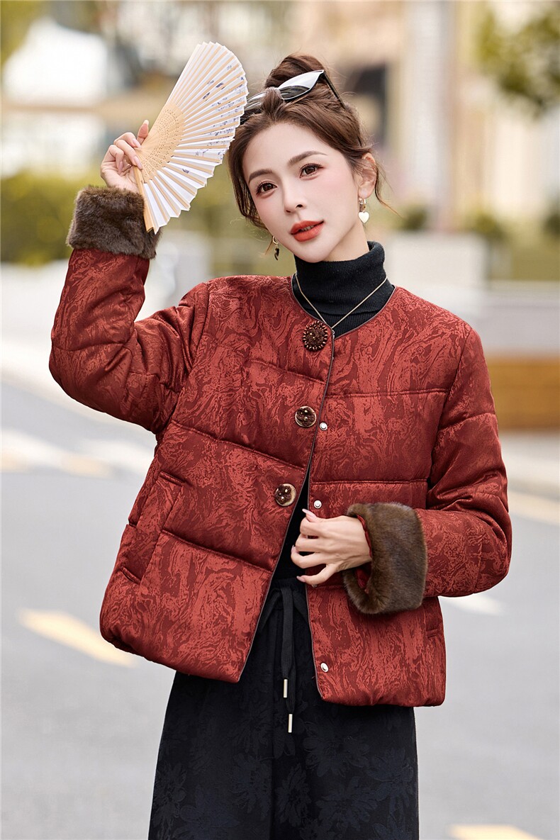 现货2025年新款冬季中式羽绒服复古提花毛领袖口白鸭绒女外套潮流,女装羽绒服,璐依舞