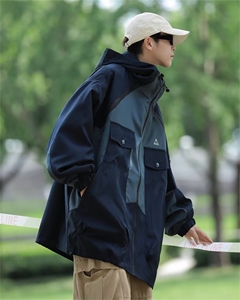日系小众拼接工装夹克户外防水防风连帽冲锋衣宽松设计感夹克图片