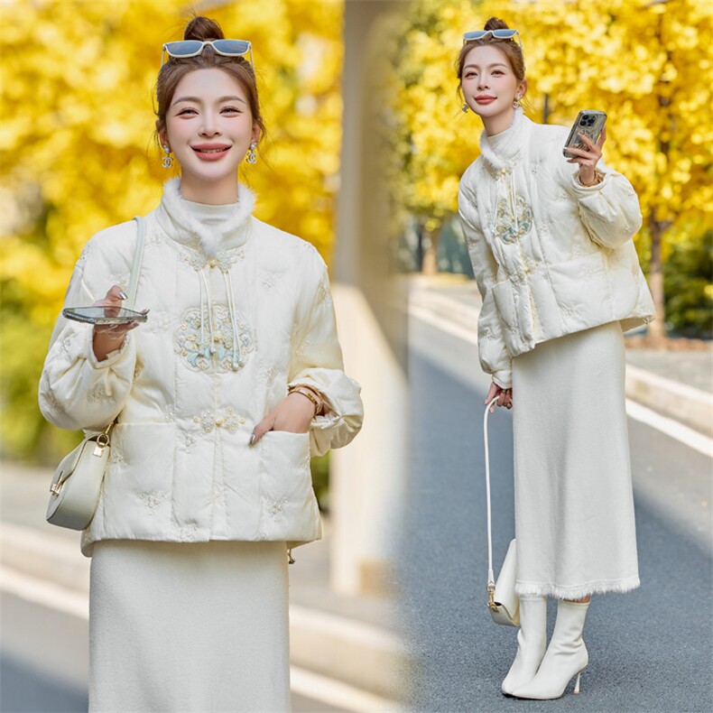 【bao款现货】2024新款冬装新中式刺绣盘扣羽绒服白鸭绒拼水貂毛,女装羽绒服,雅静靓衣