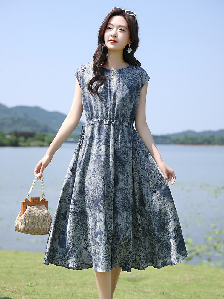 高端无袖碎花天丝雪纺连衣裙女2025夏季新款宽松显瘦印花度假裙子,女装连衣裙,凝聚力