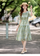 时尚圆领小碎花连衣裙女2025夏新款褶皱松紧收腰显瘦减龄气质裙子，女装连衣裙，欧米莱
