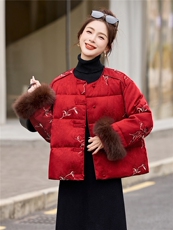 现货。现货。2026年冬季短款重工刺绣真狐狸毛羽绒服，女装羽绒服，伊仟回