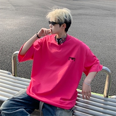 玫红色