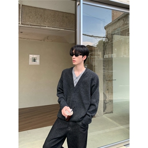 假两件拼接V领针织衫男慵懒风纯色羊毛套头毛衣潮图片