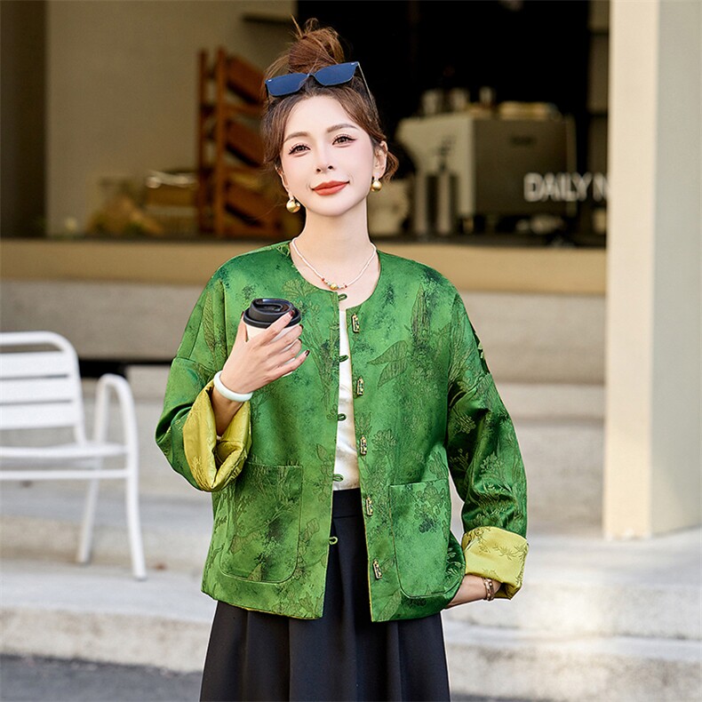 高级感绿色新中式国风提花短外套女2025春秋新款显瘦圆领休闲上衣,女装短外套,艾仟回(原伊仟回)