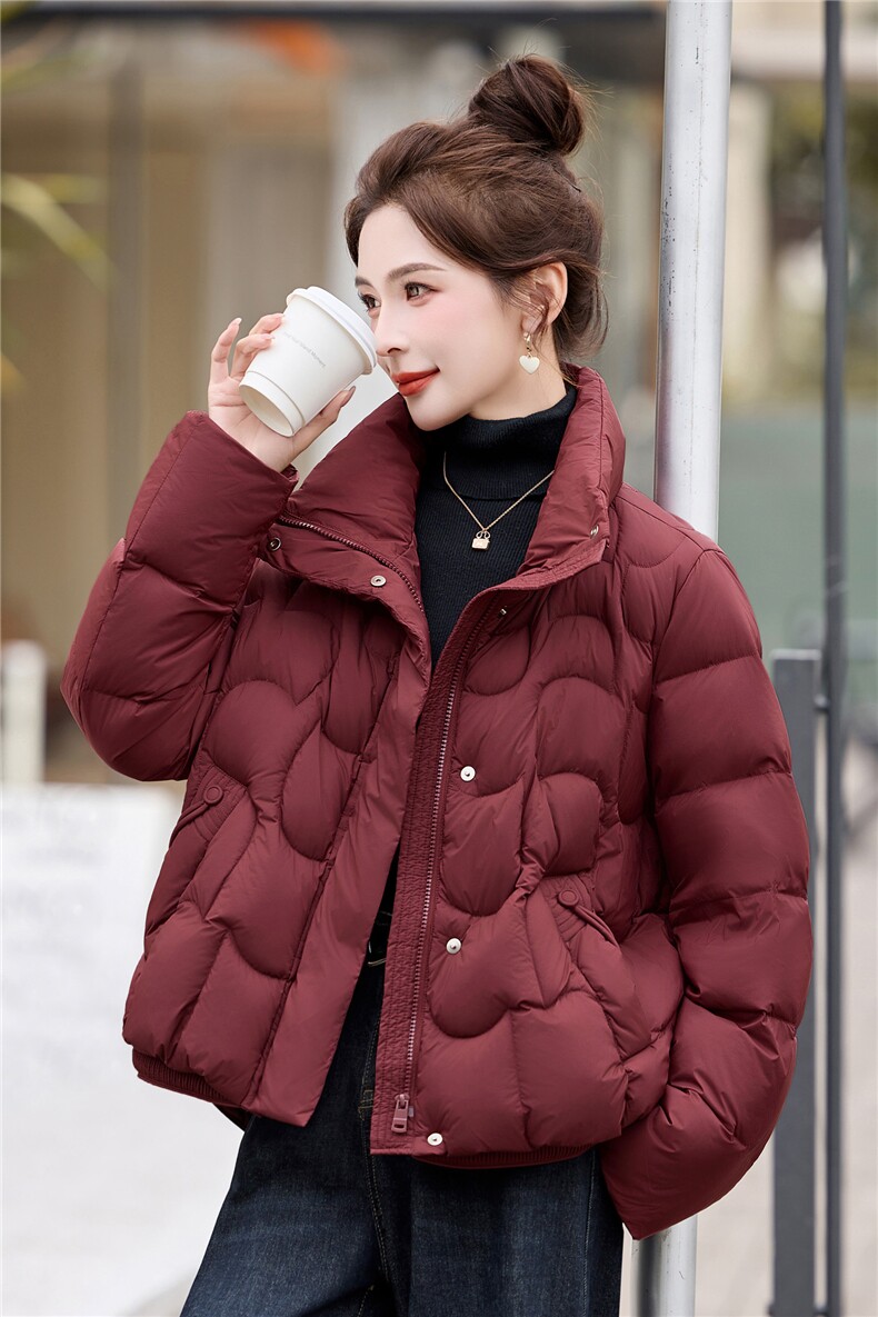 现货2025年新款白鸭绒90绒短款羽绒服女宽松显瘦上衣女保暖轻薄女,女装羽绒服,璐依舞