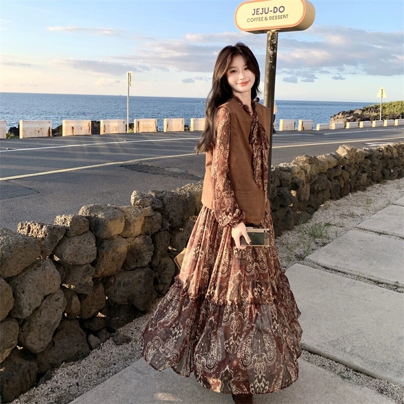 减龄咖色马甲配裙子套装女秋季印花连衣裙两件套,女装套装/套裙,2C278