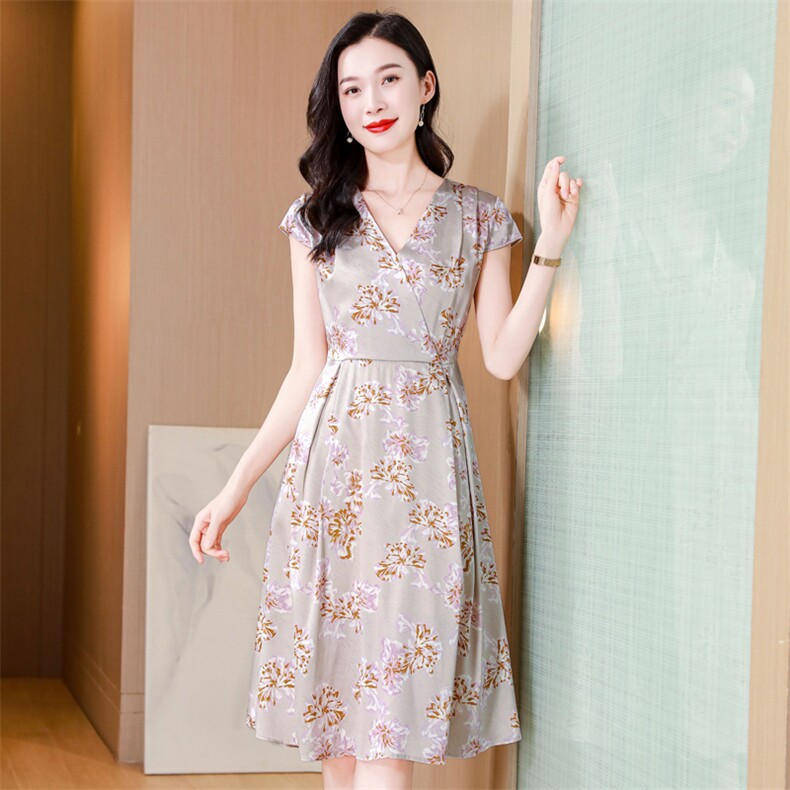 气质优雅真丝碎花连衣裙女夏2025新款V领显瘦高端减龄真丝裙子,女装连衣裙,阿舍尔精品