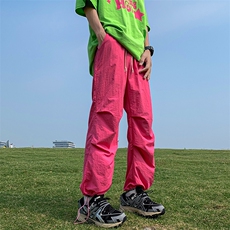 粉红色