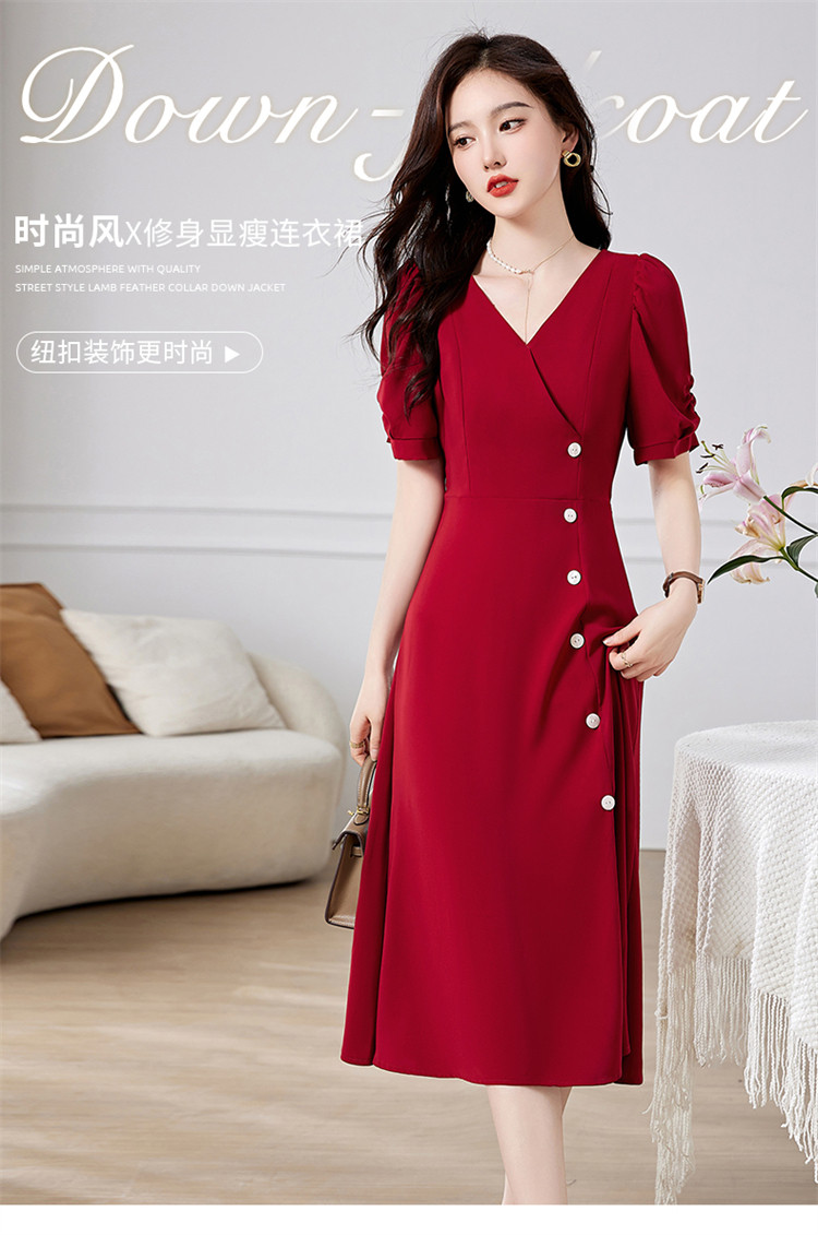 2025年夏季新款V领左侧开叉显瘦连衣裙,女装连衣裙,臻衣坊
