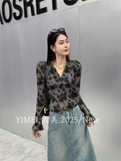 V领超弹显瘦复古植绒玫瑰提花喇叭袖打底衫，女装针织衫/毛衣，东正羊绒