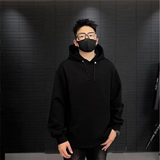 黑色