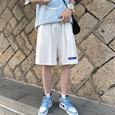 米白色