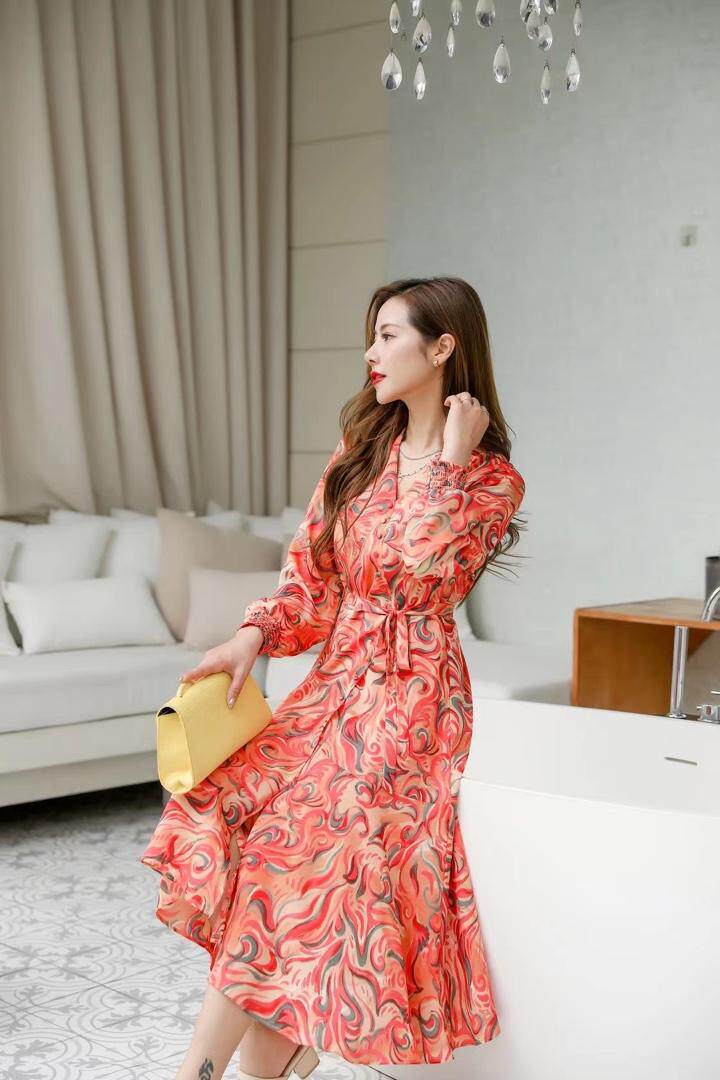 春季碎花连衣裙，女装连衣裙，蓝芝衣秀