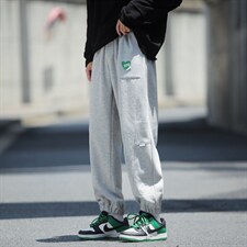 灰色