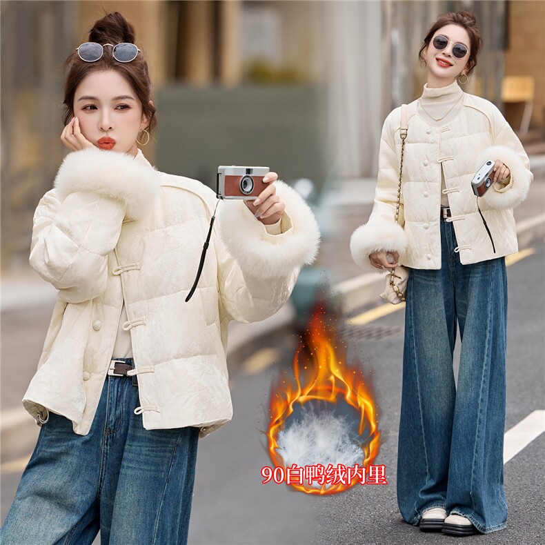 2025冬新款90白鸭绒新中式配真狐狸毛毛袖短款羽绒服外套,女装羽绒服,瑶迪依秀