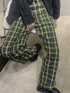超显腿长格纹裤图片