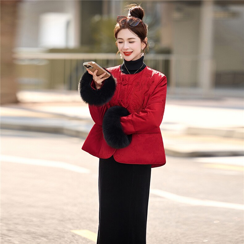 2025年刺绣新款新中式短款收腰显瘦红色配围巾真狐狸毛羽绒服,女装羽绒服,涵誉