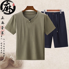 豆绿上衣＋深蓝短裤