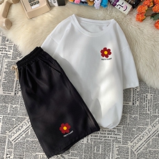 白衣黑裤