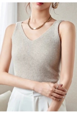 优雅V领吊带背心简约百搭夏季时尚单品显瘦修身设计，女装背心吊带，羿纯羊绒