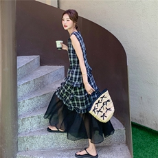 减龄格子木耳边格子黑色无袖背心连衣裙女夏2025新款长裙韩系别致，女装连衣裙，2C277