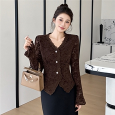 现货2025法式勾花V领植绒蕾丝双层时尚百搭显瘦洋气上衣，女装蕾丝衫/雪纺衫，卡杰菲